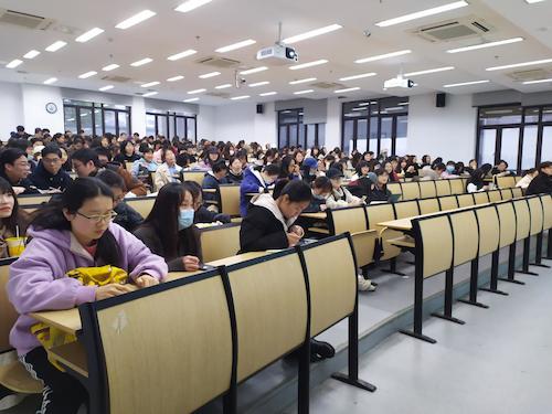 av视频
2020级本科生年级大会召开