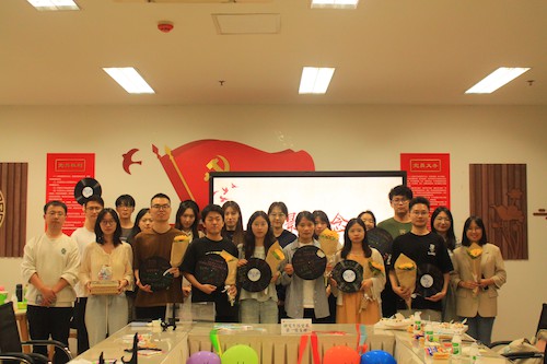 av视频
党委研究生历史系第一支部(1)